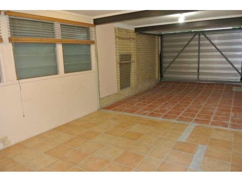 11 Alkina Street, Kenmore QLD 4069