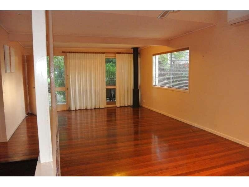 11 Alkina Street, Kenmore QLD 4069