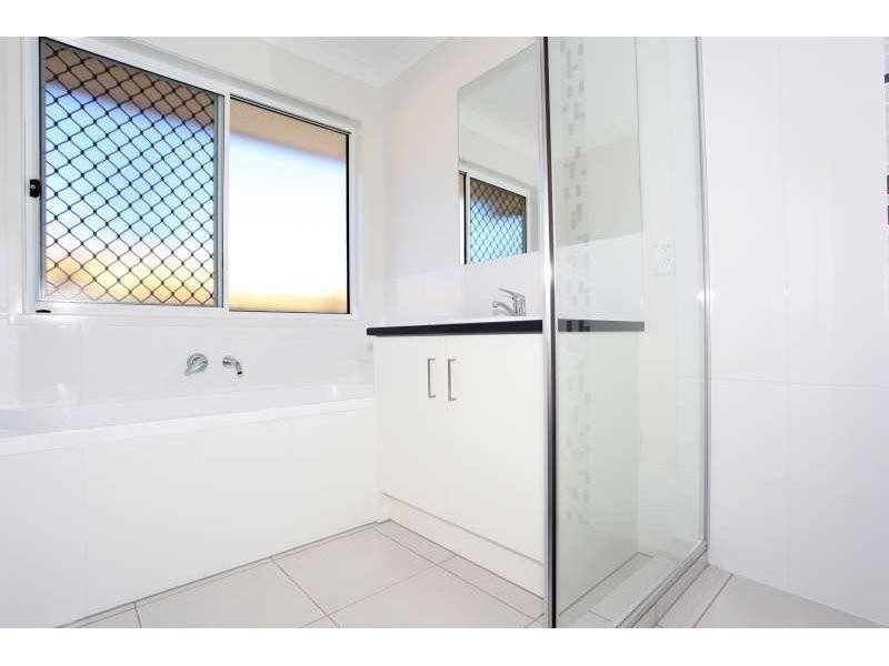 3 Pine Place, Upper Kedron QLD 4055