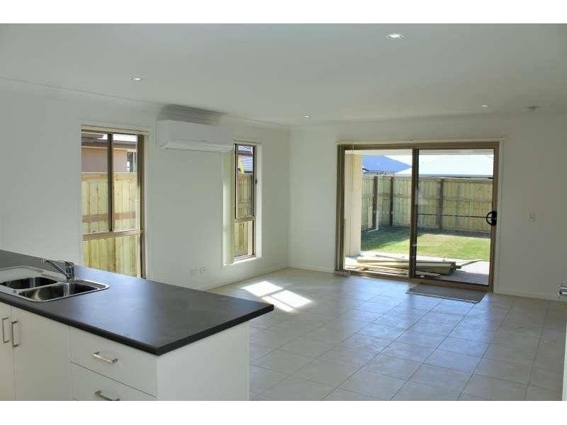 11 Pine Place, Upper Kedron QLD 4055