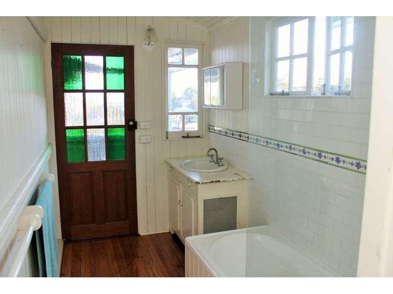 18 Corner Street, Grange QLD 4051