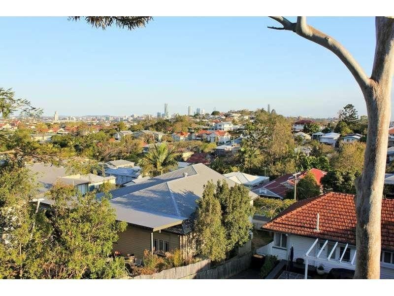 18 Corner Street, Grange QLD 4051