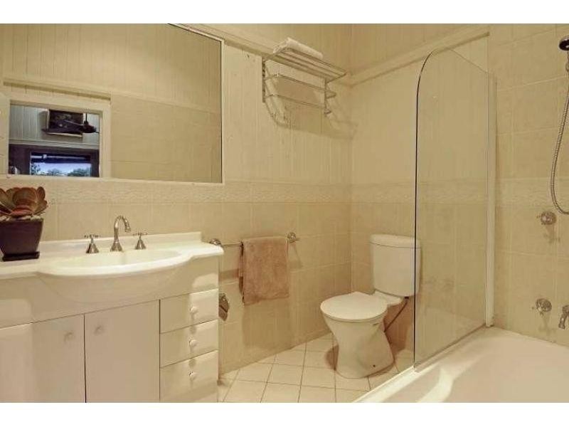 90 Jubilee Terrace, Bardon QLD 4065