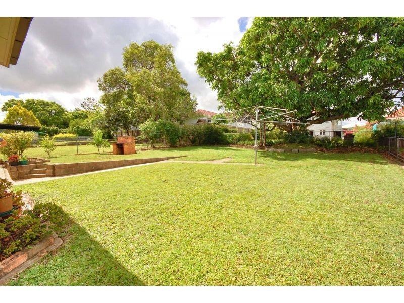 210 Hamilton Road, Wavell Heights QLD 4012