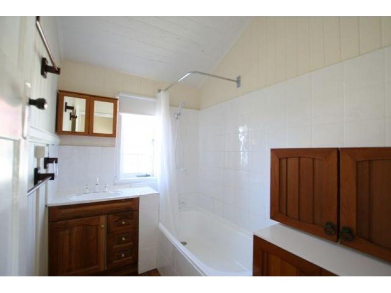 627 Fairfield Road, Yeronga QLD 4104