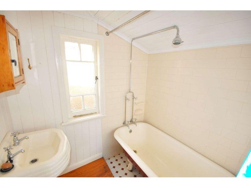 52 Woodstock Road, Toowong QLD 4066