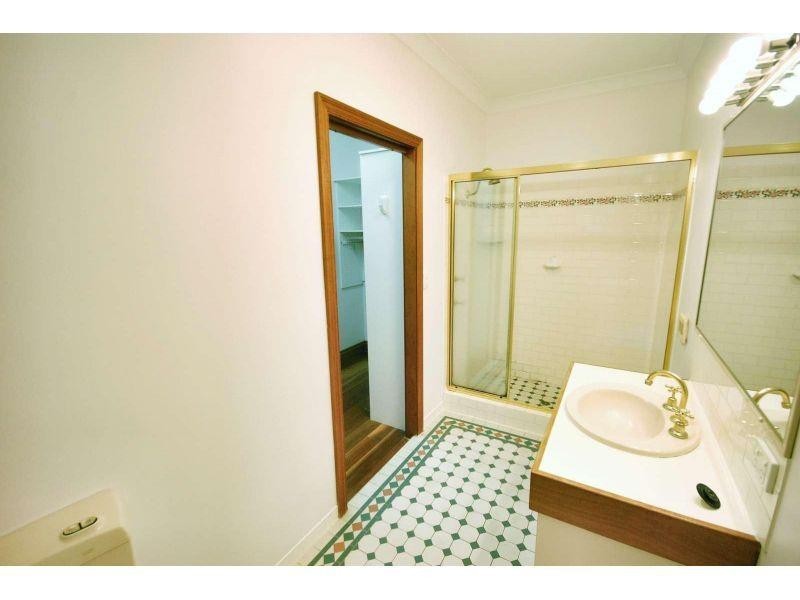 44 Mackay Terrace, Bardon QLD 4065