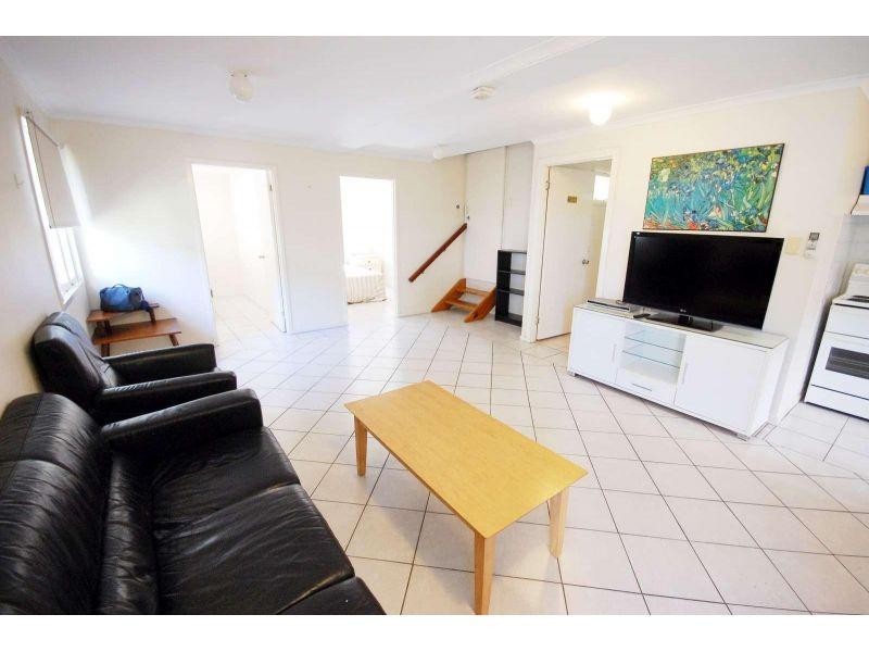 2/10 Wyndham Street, Herston QLD 4006