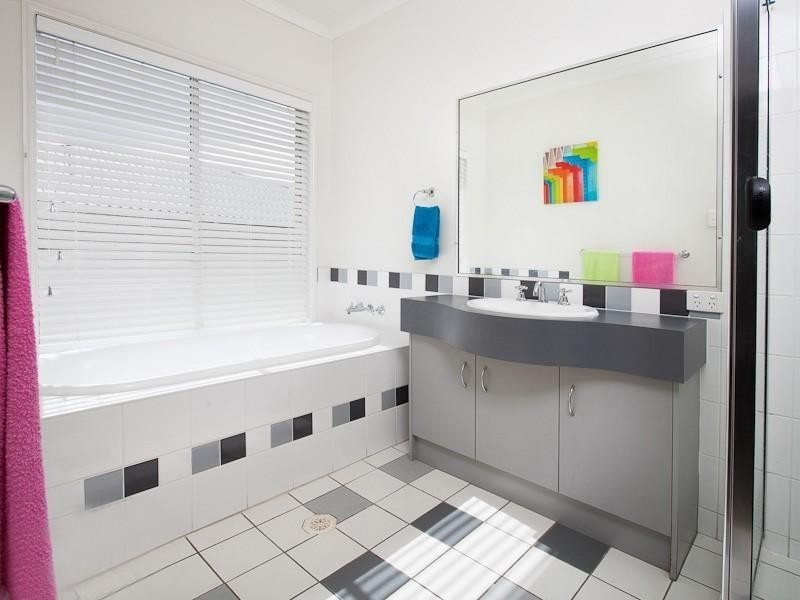 19 Pyrenees Street, Carseldine QLD 4034