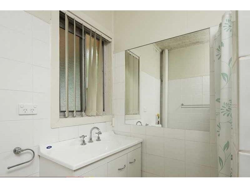 2/25 Truro Street, Windsor QLD 4030