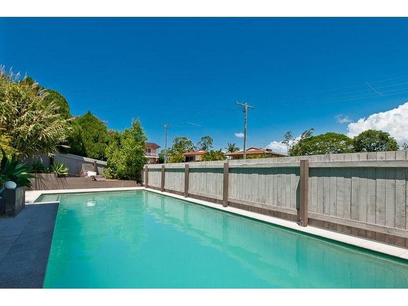 1 Lobelia Court, Everton Hills QLD 4053