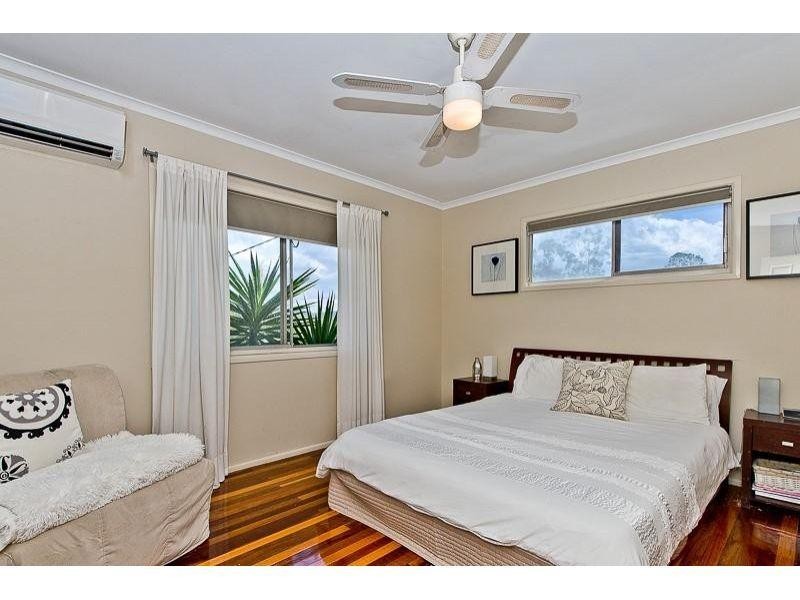 1 Lobelia Court, Everton Hills QLD 4053