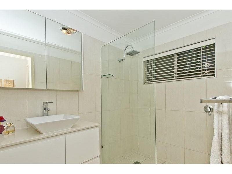 1 Lobelia Court, Everton Hills QLD 4053