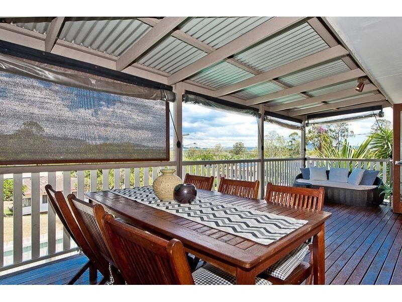 1 Lobelia Court, Everton Hills QLD 4053