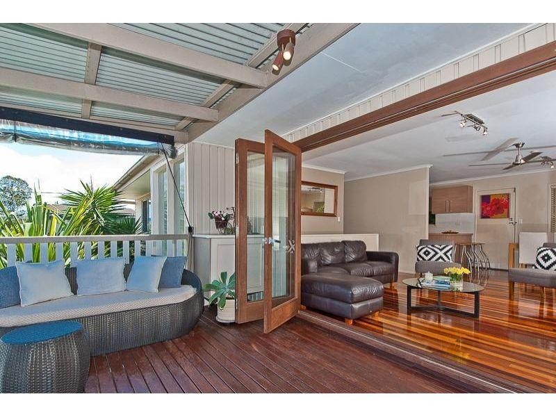 1 Lobelia Court, Everton Hills QLD 4053