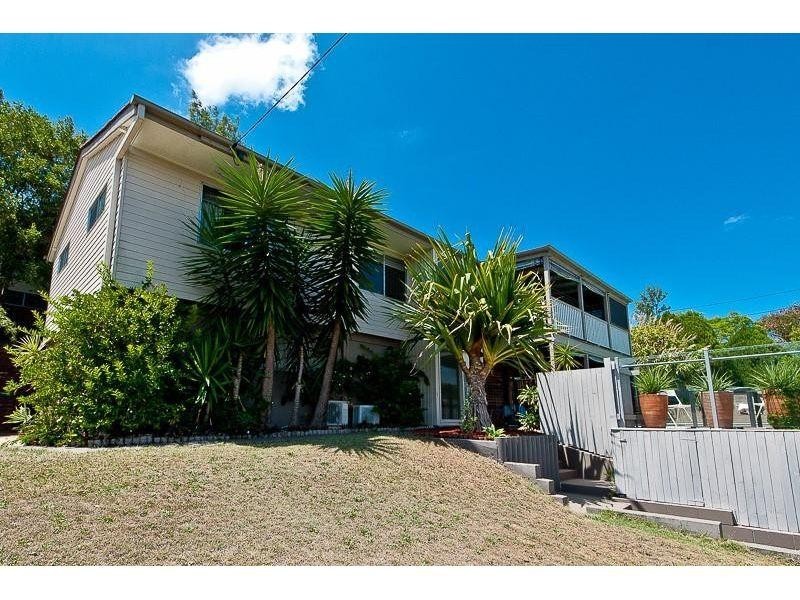 1 Lobelia Court, Everton Hills QLD 4053