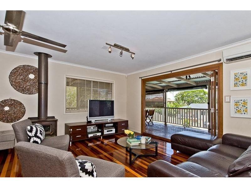 1 Lobelia Court, Everton Hills QLD 4053