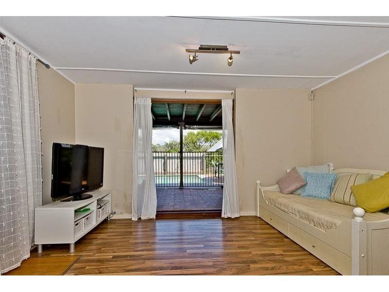 1 Lobelia Court, Everton Hills QLD 4053