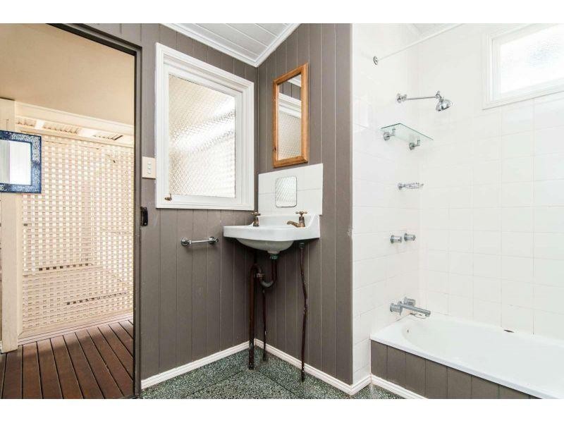 36 Mornington Street, Red Hill QLD 4059