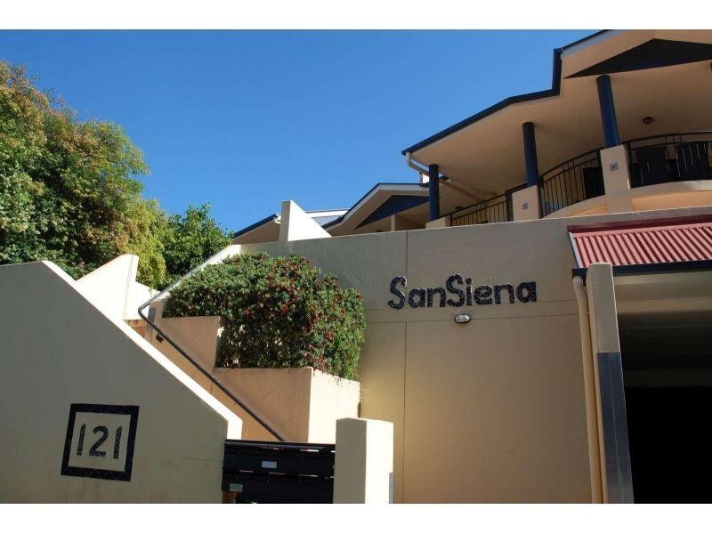 1/121 Sir Fred Schonell Drive, St Lucia QLD 4067