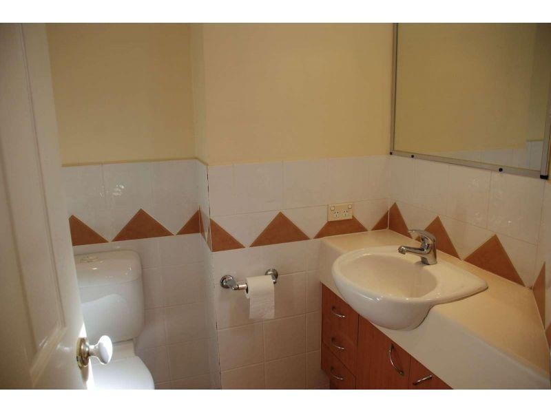 1/121 Sir Fred Schonell Drive, St Lucia QLD 4067