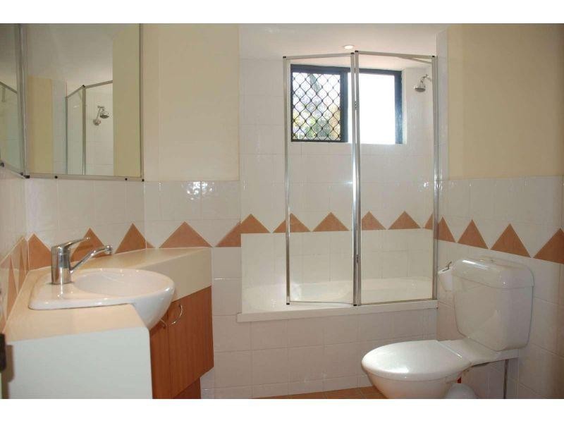 1/121 Sir Fred Schonell Drive, St Lucia QLD 4067