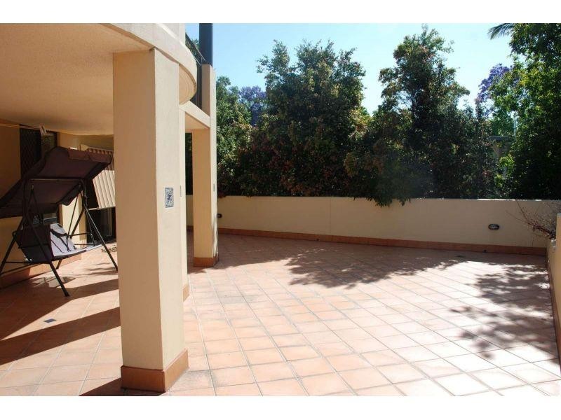1/121 Sir Fred Schonell Drive, St Lucia QLD 4067