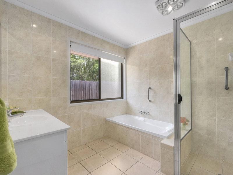 2051 Roghan Road, Bridgeman Downs QLD 4035