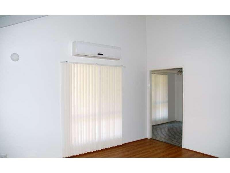 18 Tangmere Street, Chapel Hill QLD 4069