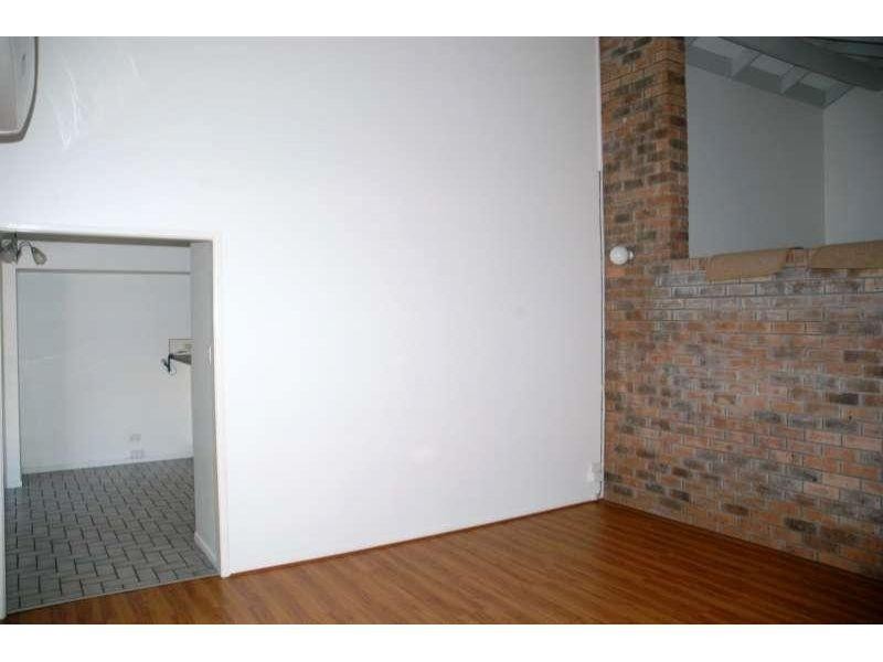 18 Tangmere Street, Chapel Hill QLD 4069