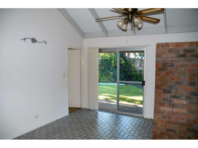 18 Tangmere Street, Chapel Hill QLD 4069