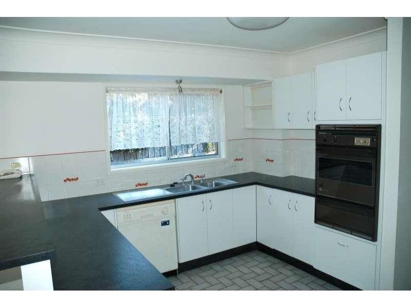 18 Tangmere Street, Chapel Hill QLD 4069