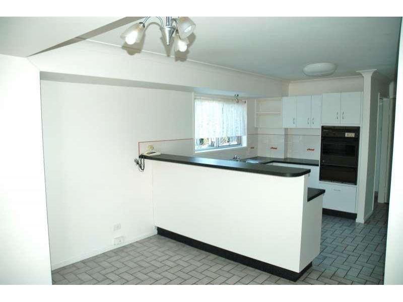 18 Tangmere Street, Chapel Hill QLD 4069