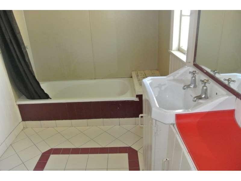 30 The Terrace, North Ipswich QLD 4305