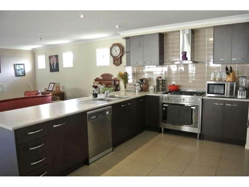 3 Mary Street, Flinders View QLD 4305