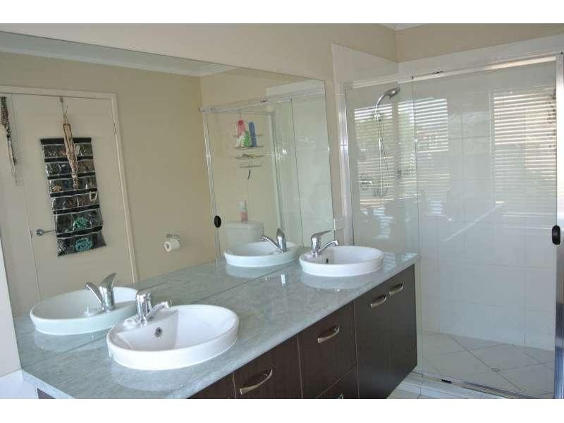 3 Mary Street, Flinders View QLD 4305