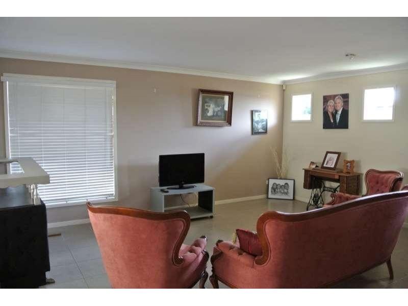 3 Mary Street, Flinders View QLD 4305