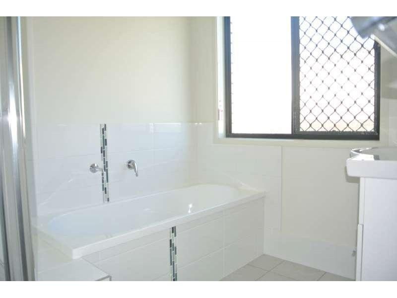 12 Hoffman Way, Bundamba QLD 4304