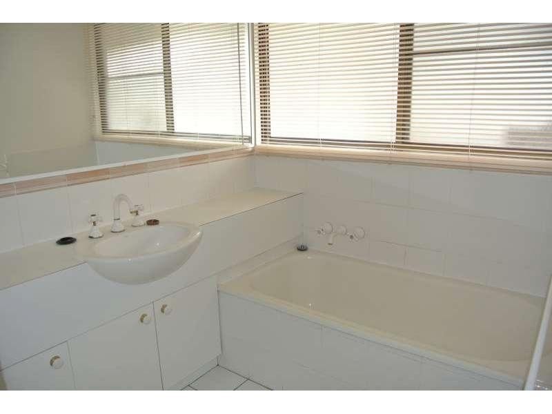 8 Noval Court, Bellbowrie QLD 4070