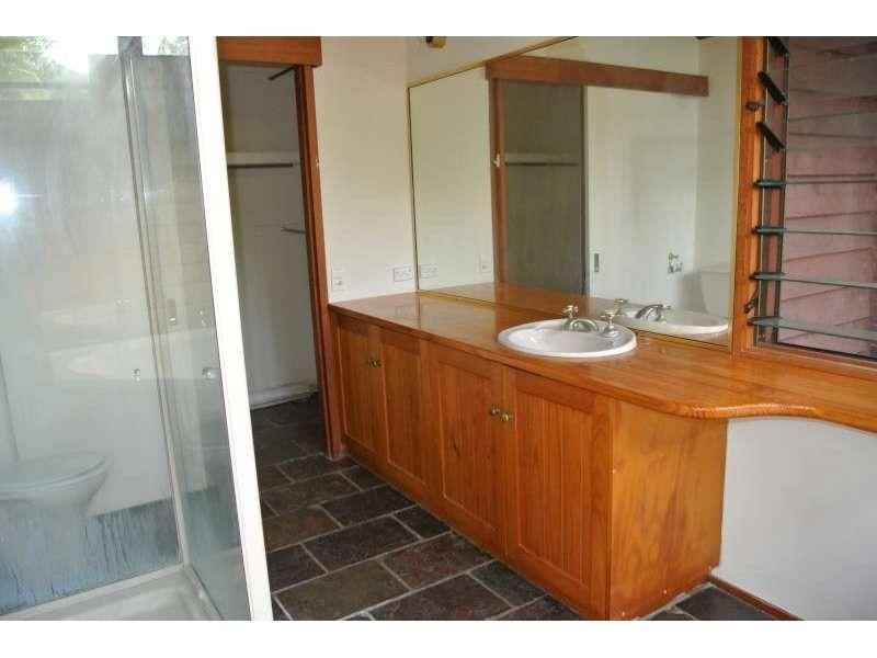 8 Noval Court, Bellbowrie QLD 4070