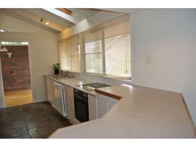 8 Noval Court, Bellbowrie QLD 4070