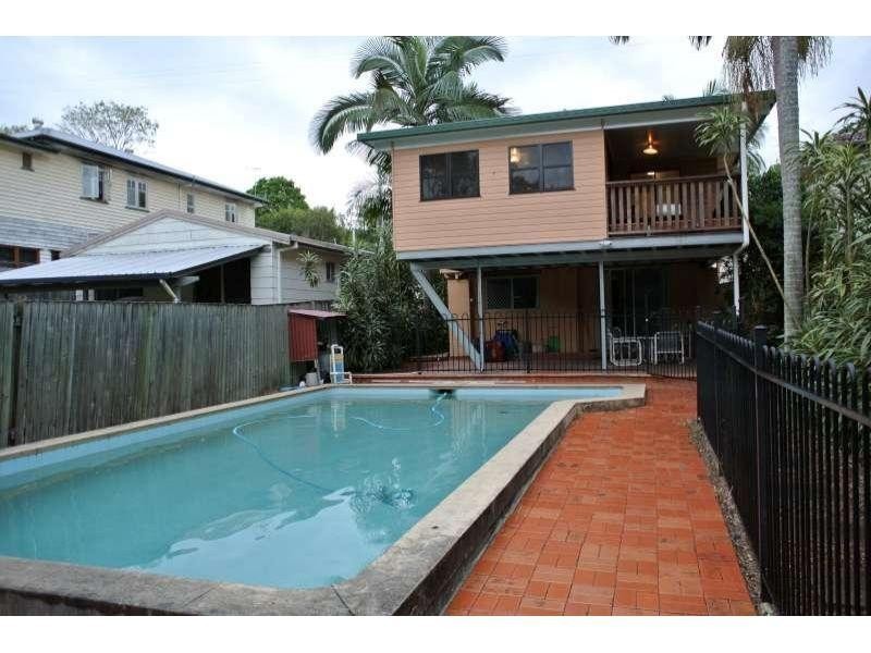 94 Dewar Terrace, Sherwood QLD 4075