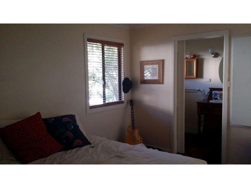 94 Dewar Terrace, Sherwood QLD 4075