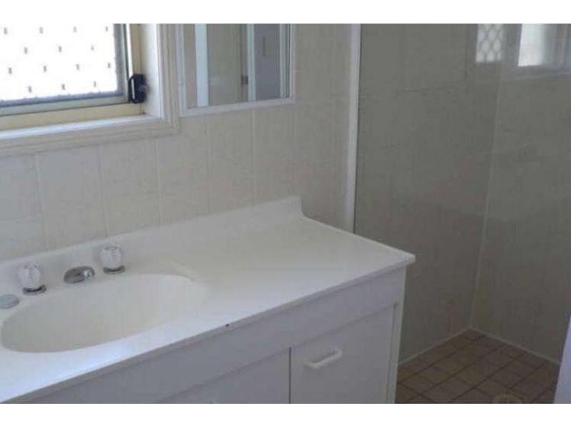 8 Willowtree Drive, Flinders View QLD 4305