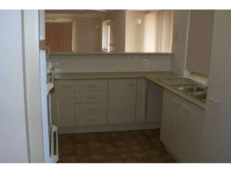 8 Willowtree Drive, Flinders View QLD 4305