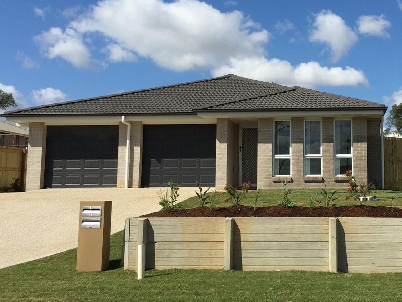 2/1 Essington Mews, Leichhardt QLD 4305