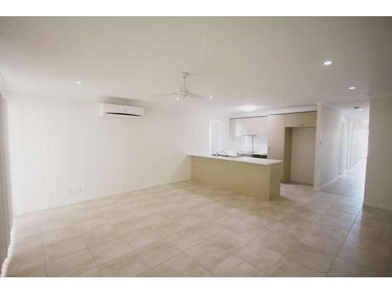 2/1 Essington Mews, Leichhardt QLD 4305