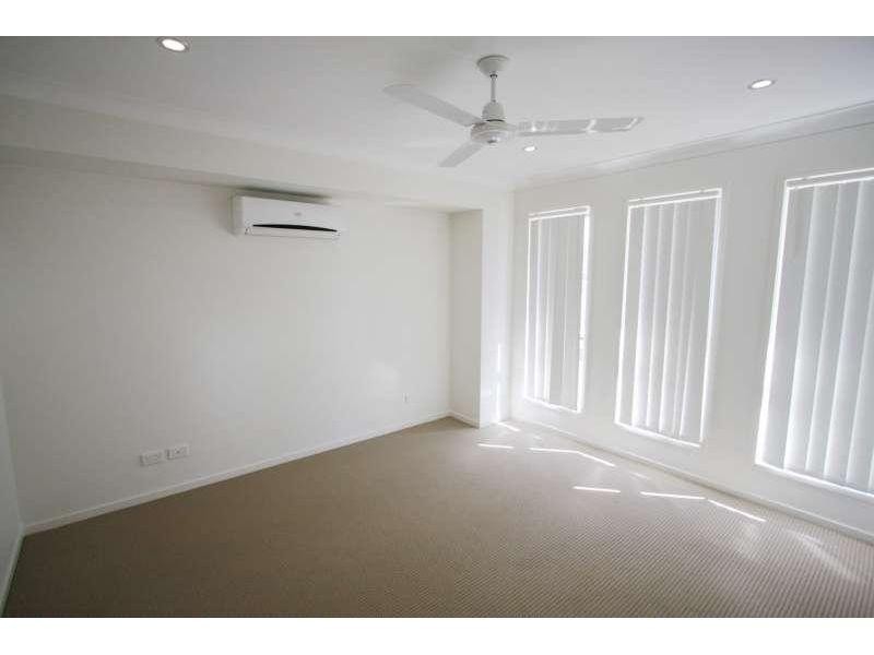2/1 Essington Mews, Leichhardt QLD 4305