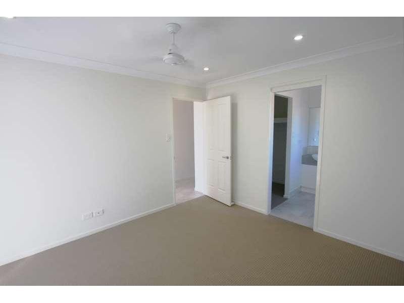 2/1 Essington Mews, Leichhardt QLD 4305