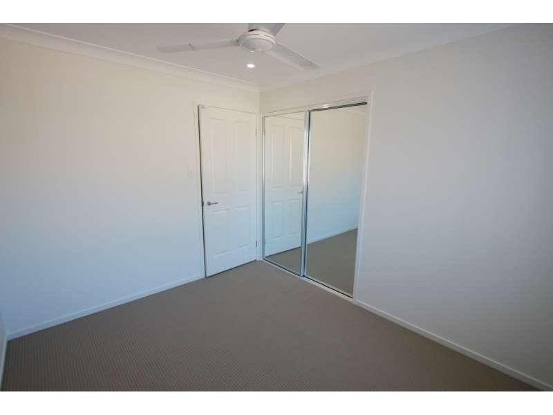 2/1 Essington Mews, Leichhardt QLD 4305